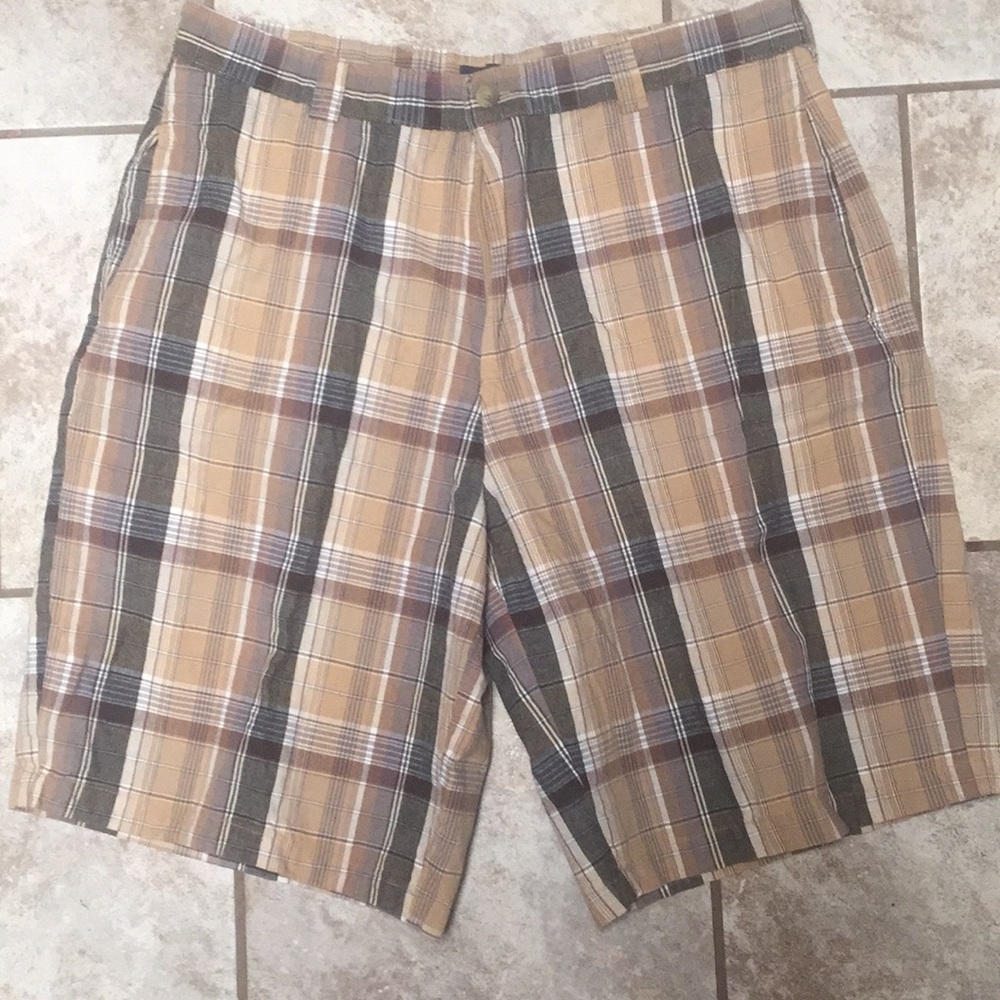 Tres Bien Plaid Shorts (36)
